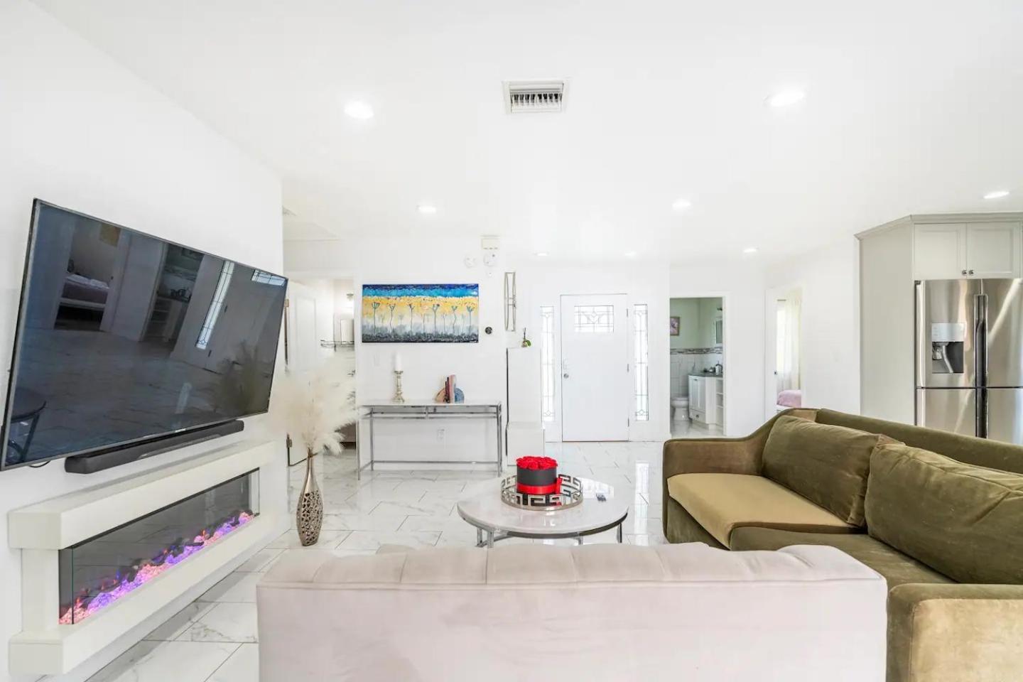 Сasa de vacaciones New Luxury Entertaining House With Pool Sauna Tesla Charger Pets Los Ángeles