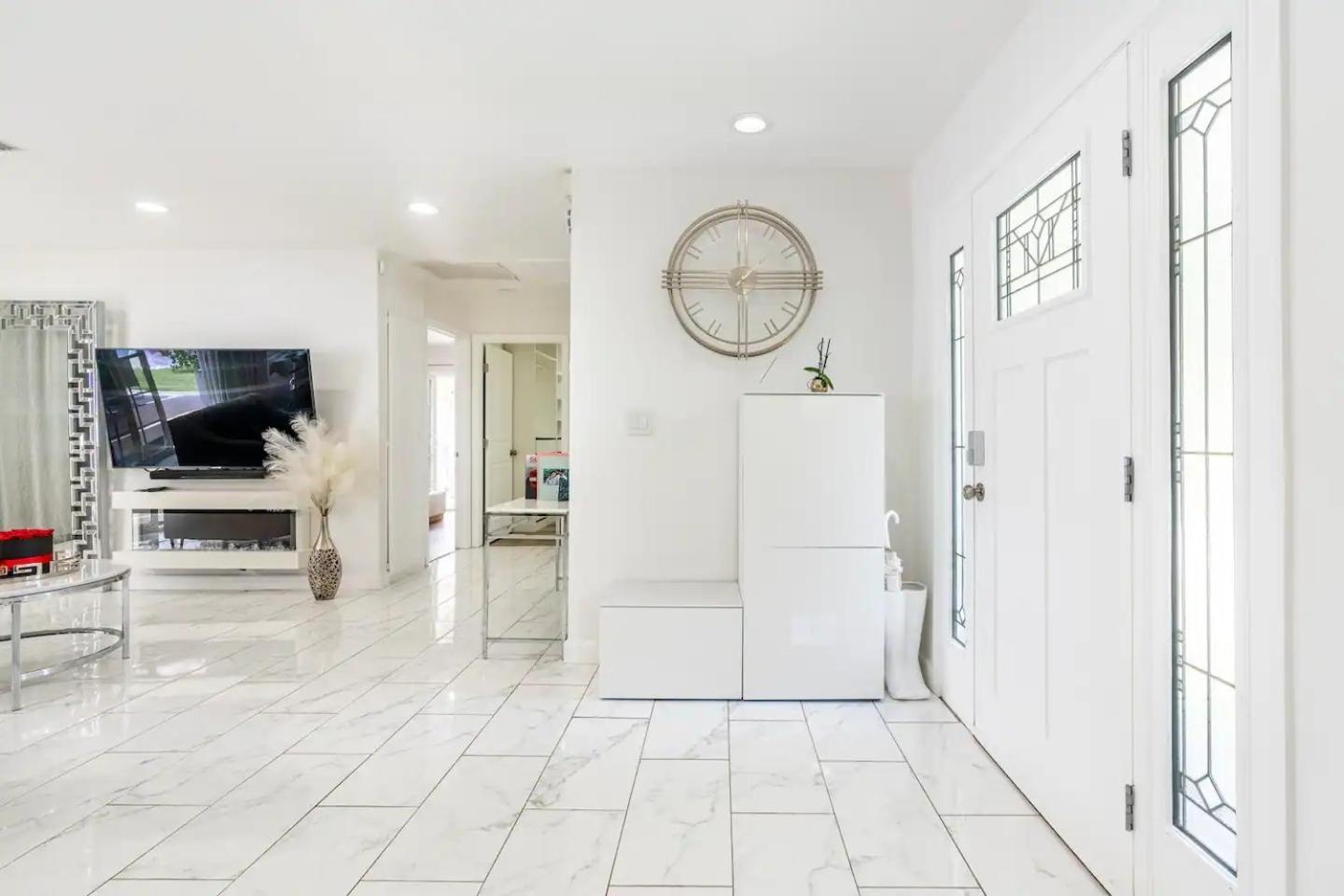 New Luxury Entertaining House With Pool Sauna Tesla Charger Pets Сasa de vacaciones Los Ángeles