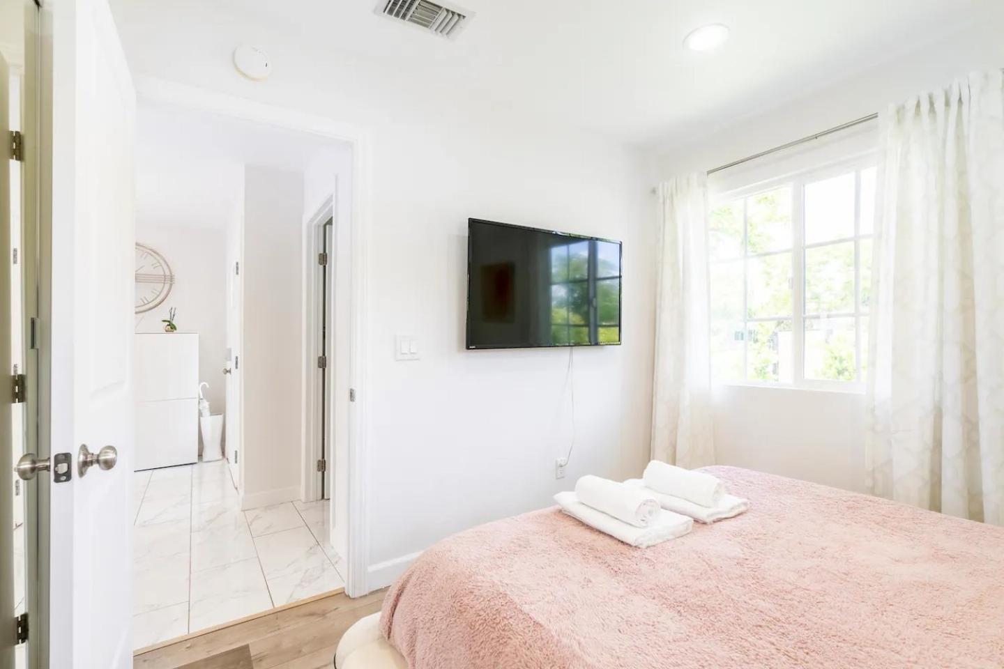New Luxury Entertaining House With Pool Sauna Tesla Charger Pets * Los Ángeles