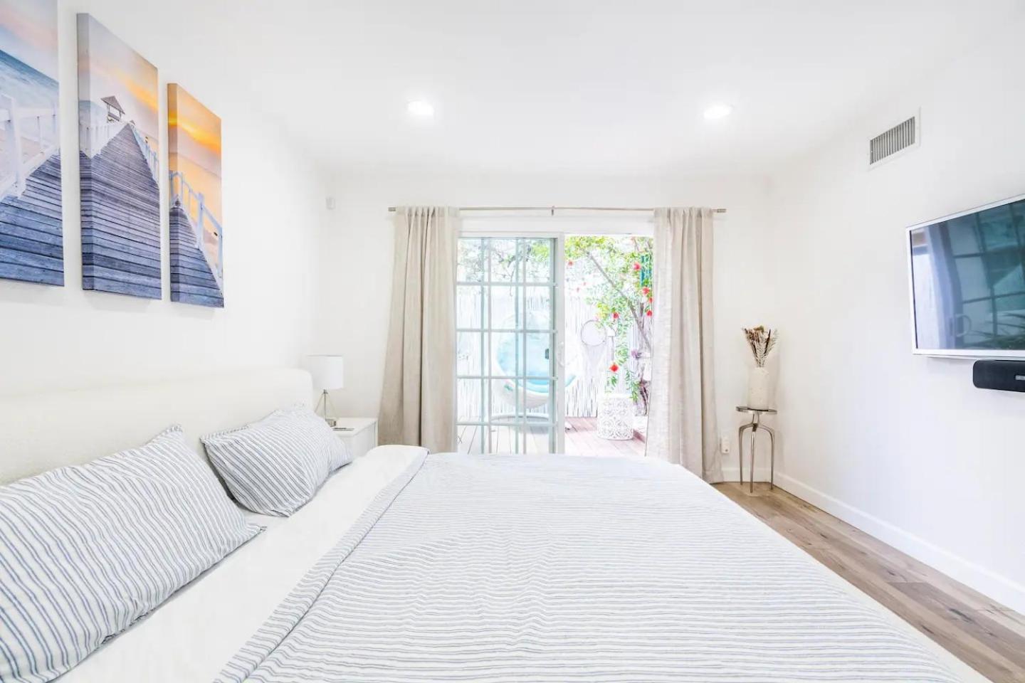 New Luxury Entertaining House With Pool Sauna Tesla Charger Pets Сasa de vacaciones Los Ángeles